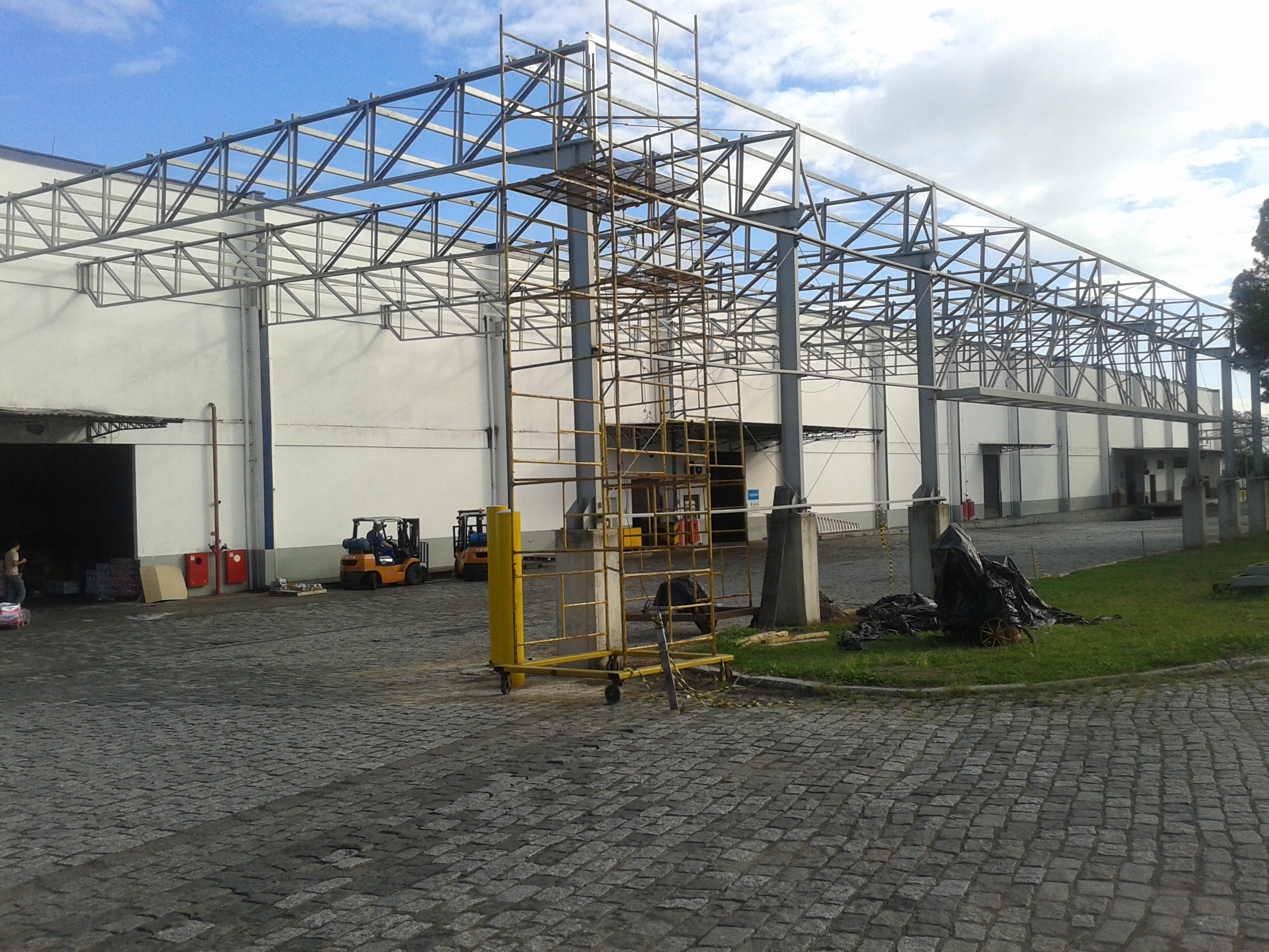 Ampliacao de cobertura metalica  area expedição